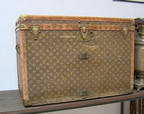 U vrednom sanduku "Luj Viton" držali kukuruz za kokoške!