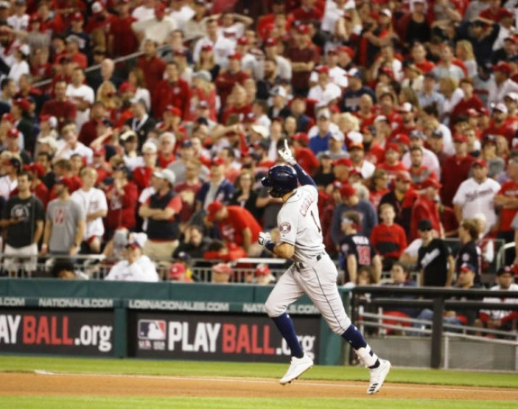 САД: Доживотна забрана због показивања груди 