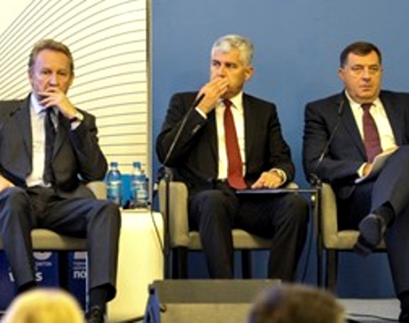 SNSD u Bakirovom i Draganovom zagrljaju