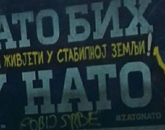 Uklonjen dio plakata s uvredljivom porukom