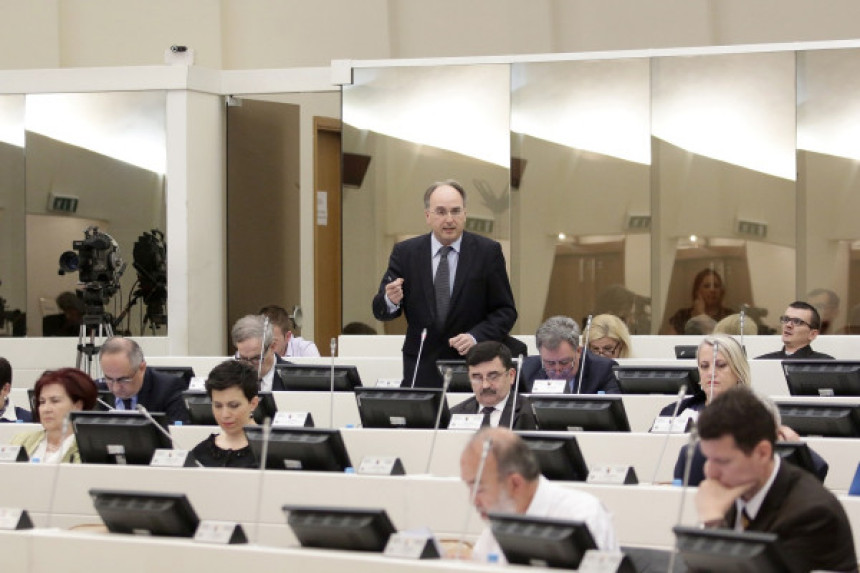 Обрачун Црнатка са СНСД и СББ-ом