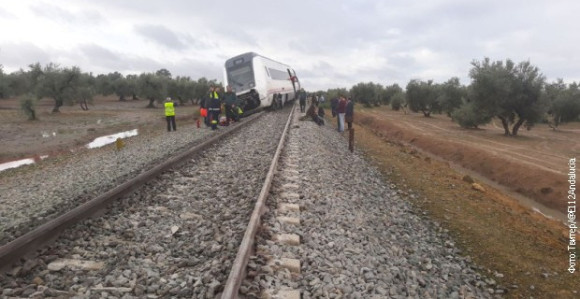 У Шпанији воз исклизнуо из шина