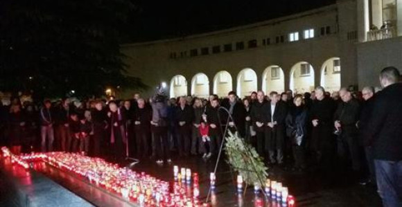 Zapaljene svijeće za Praljka