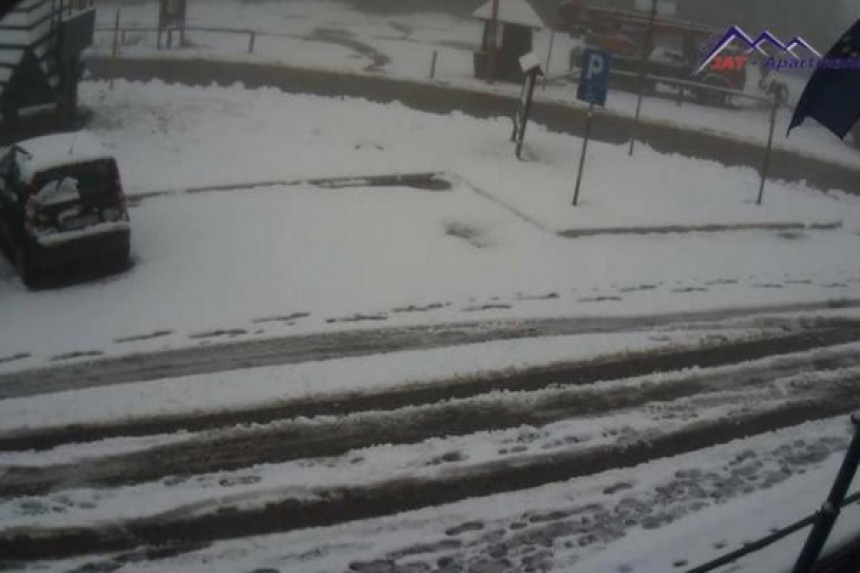 Први снијег у Србији, падао до три сата јутрос
