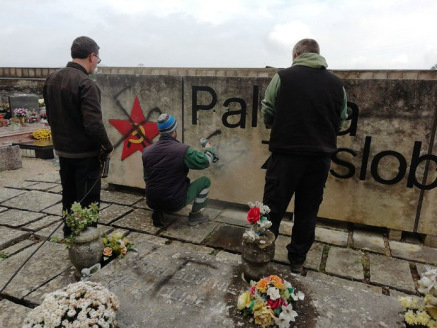 Vandali nacrtali kukasti krst na spomeniku