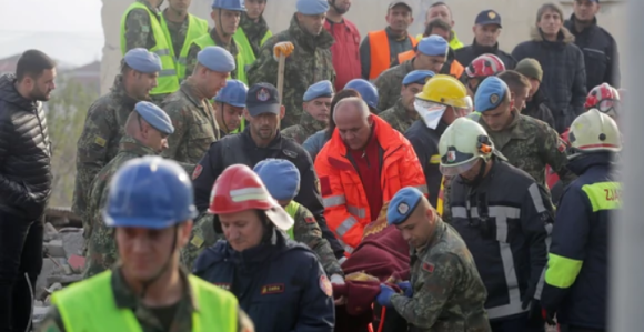 Након два дана пронађен жив у рушевинама 