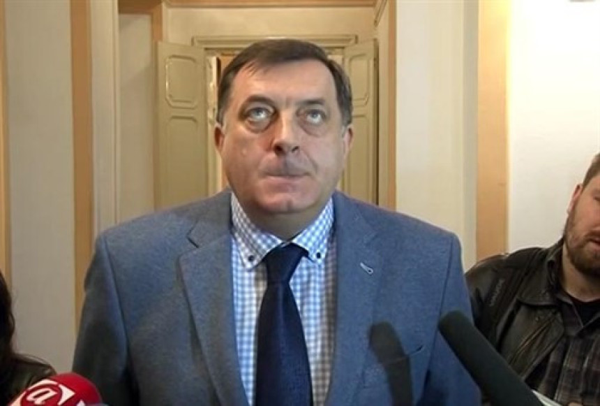 Dodik se od optužbi brani ludilom?