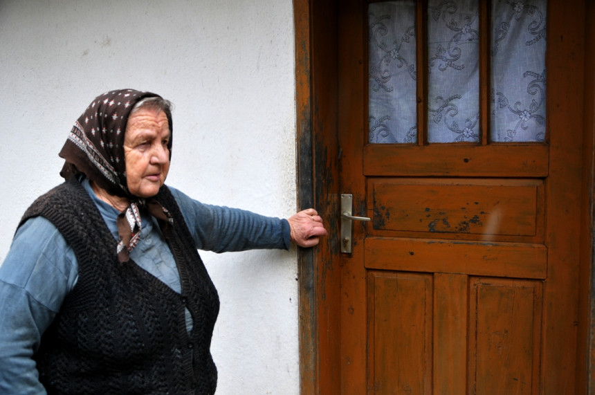 Medvjed udario na kuću starice