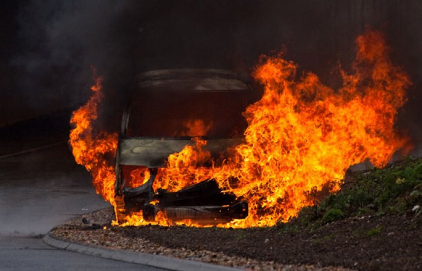 У Требињу јутрос изгорјело возило