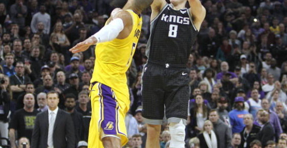 Bogdane, dobićeš je ovdje... Ubaci je!