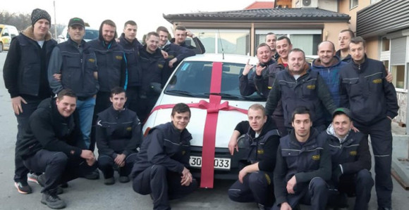 Radnom kolegi kupili automobil