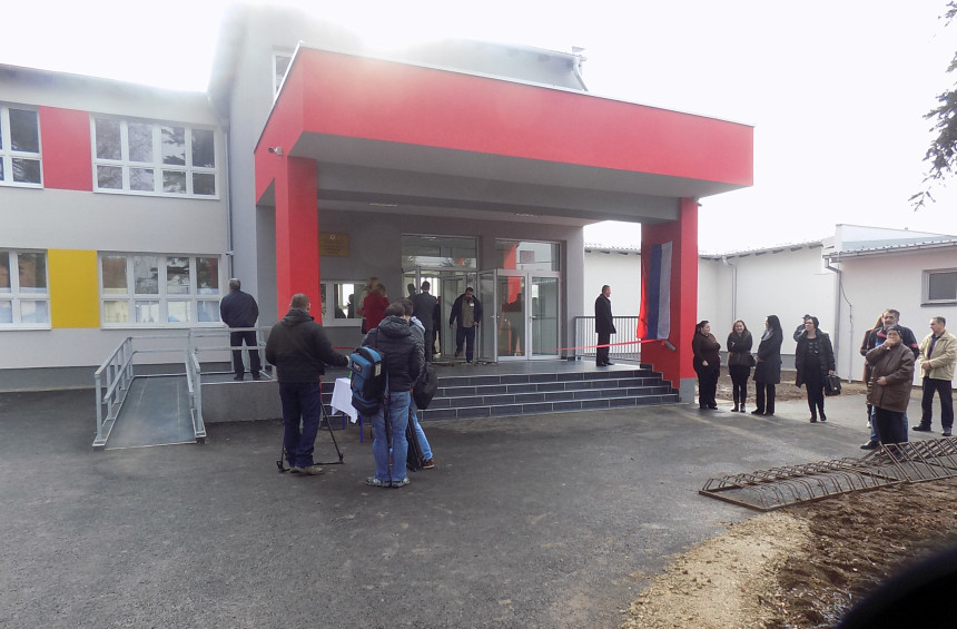 Dodik i Vučić otvorili Osnovnu školu "Srbija"