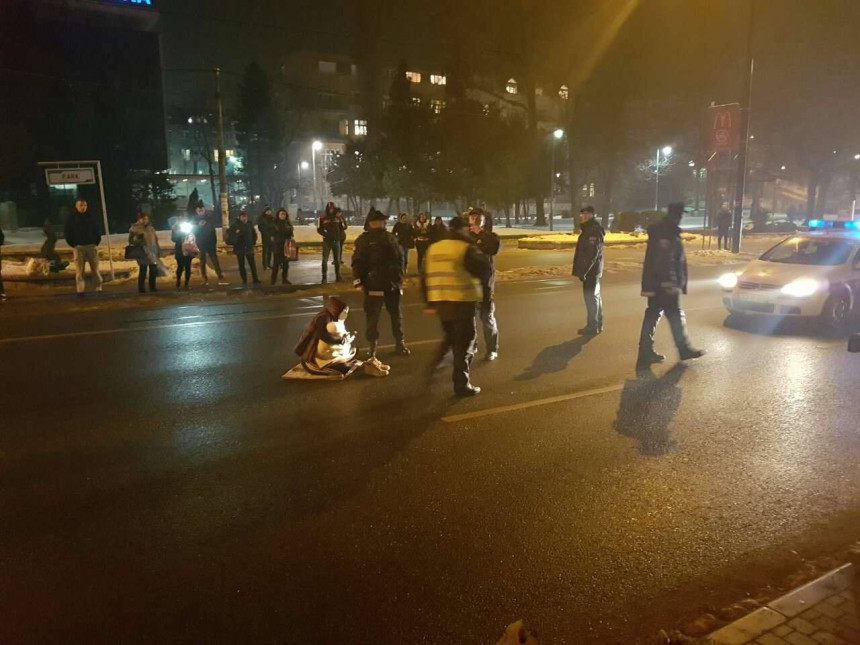 Protest: Sa bebom na glavnu ulicu