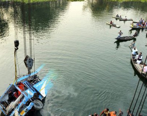 Najmanje 36 ljudi poginulo u Indiji