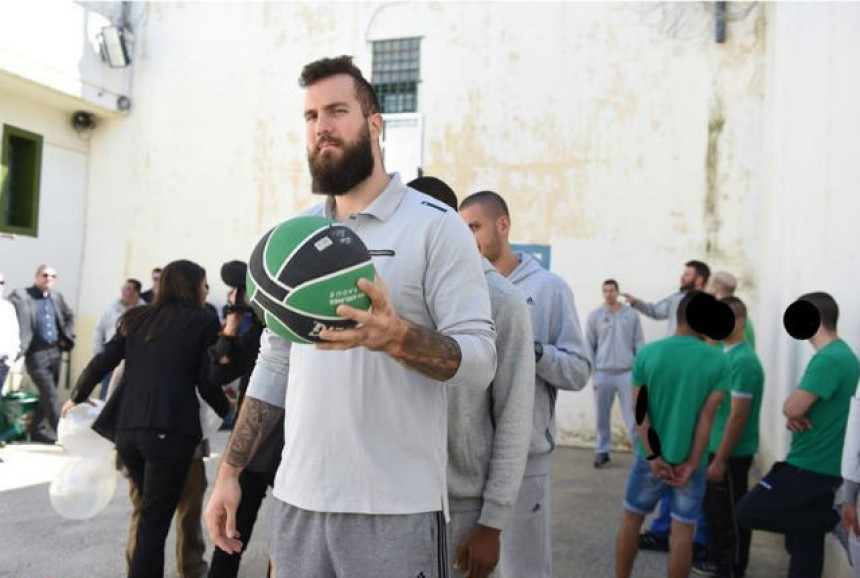 Raduljica dobio lekciju u grčkom zatvoru!