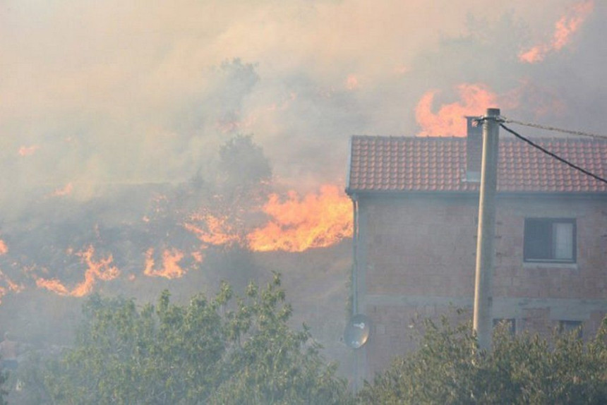 Požar: Odbranjene kuće kod Bileće 