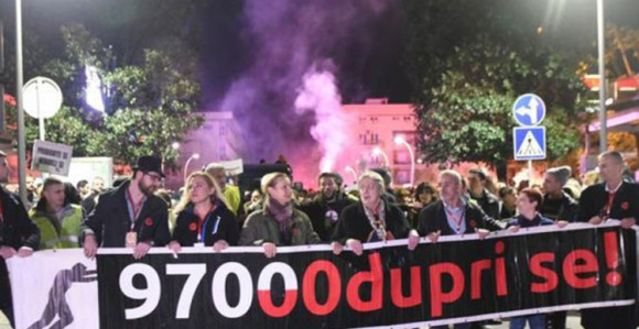 CG: Traže ostavke državnog vrha