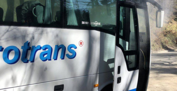 Na Karauli se zapalio autobus