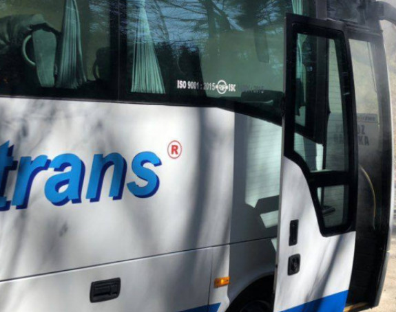 Na Karauli se zapalio autobus