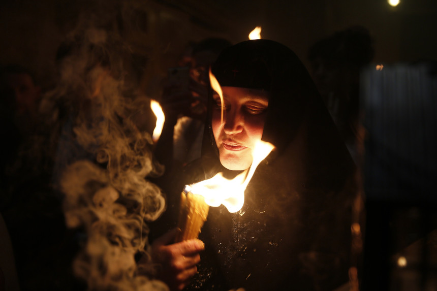 Zapaljen Blagodatni oganj u Jerusalimu 