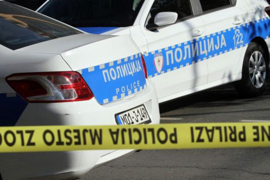Ножем на радницу, украо 200 КМ