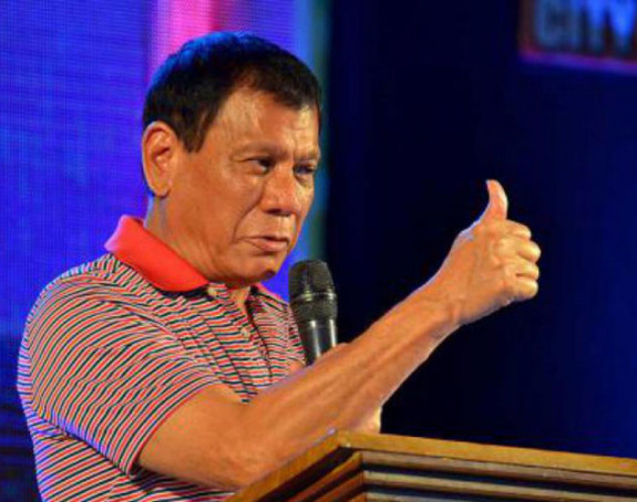 Tramp Dutertea pozvao u posjetu