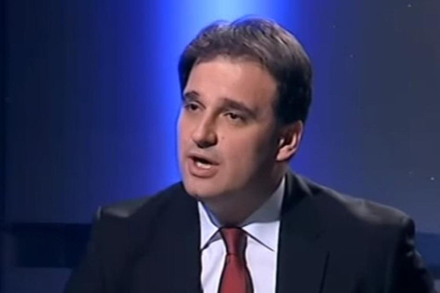 Политика јача од права и правде