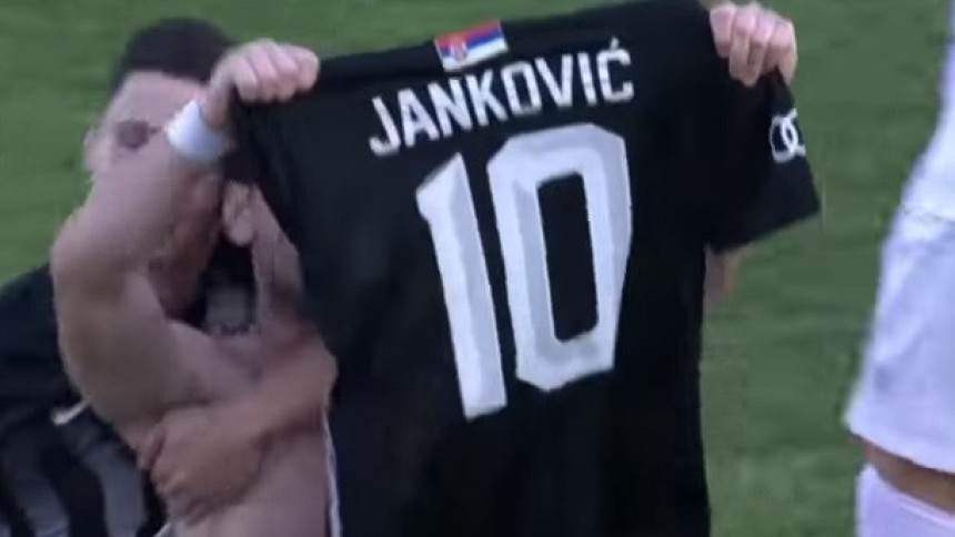 Зашто је Марко Јанковић показивао дрес публици?