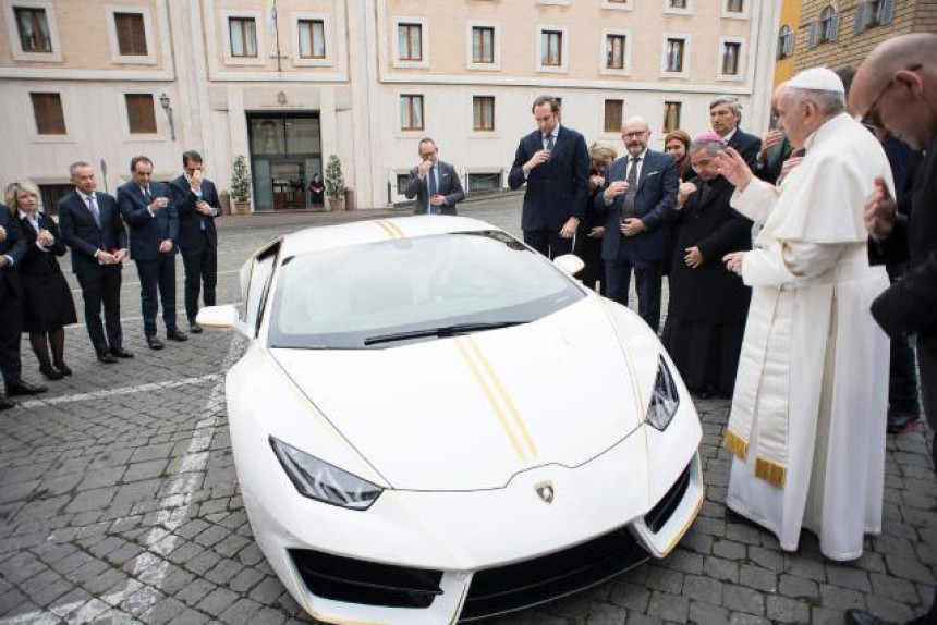 Prodaje se papin Lamborghini