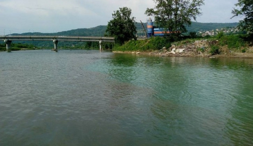 На залијевати и не напајати стоку