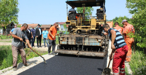 Novi asfalt u selu Mrtvica 