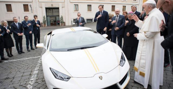 Prodaje se papin Lamborghini