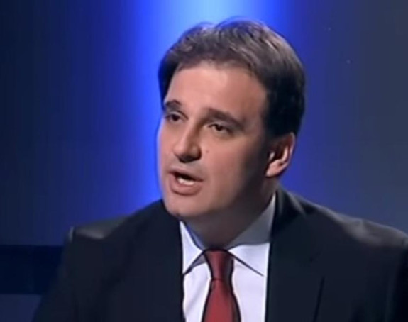 Политика јача од права и правде