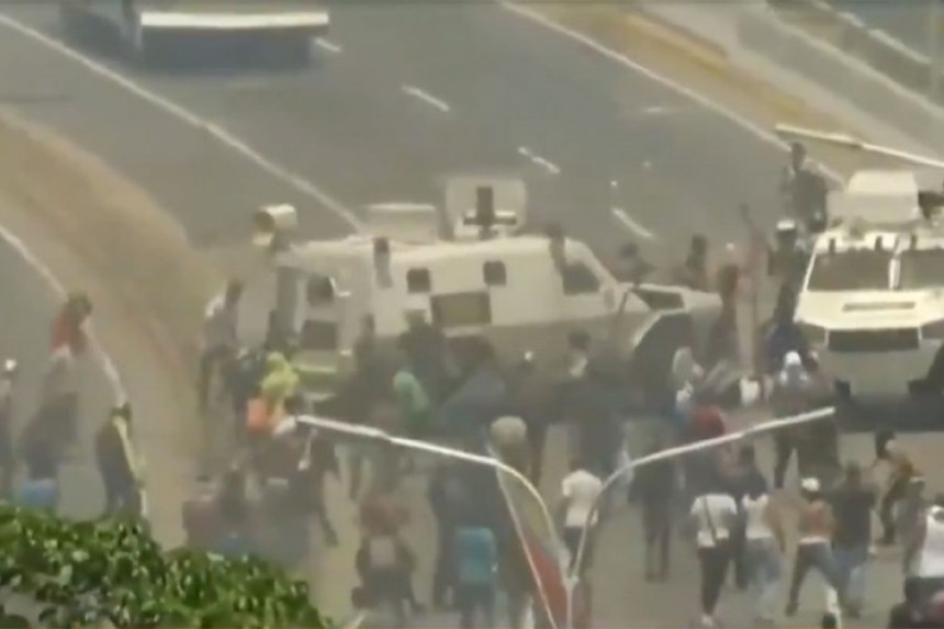 Haos na protestu u Venecueli