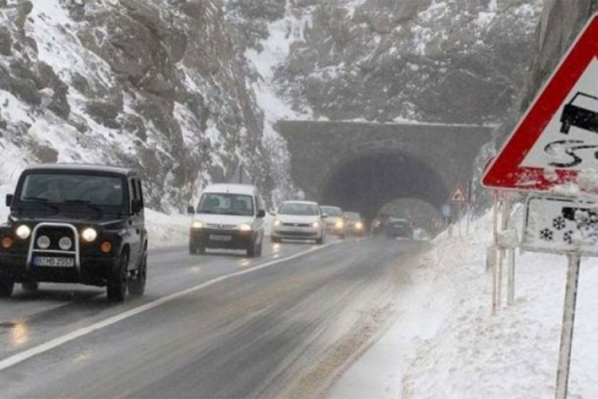 Snijeg iznenadio: Vozačima oprez