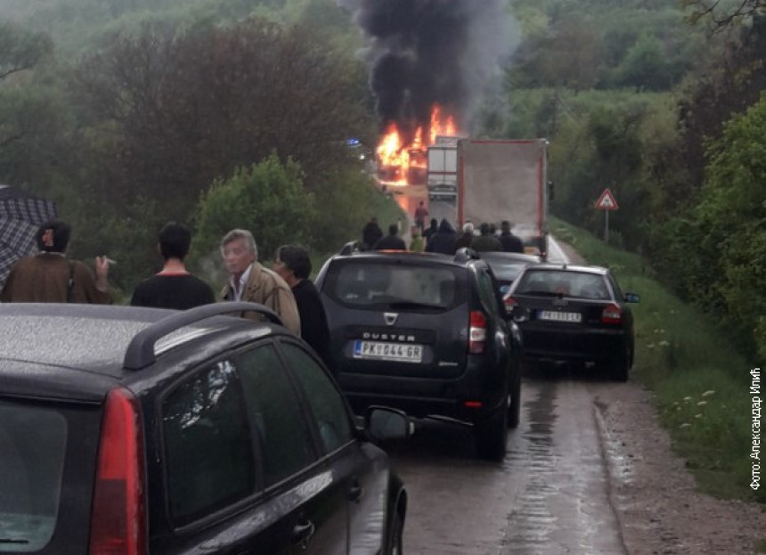 Sudar: Izgorjelo četvoro putnika