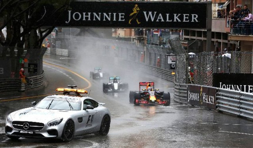 F1 - Monte Karlo: Rikardo kivan na Red Bul zbog greške u pit-stopu!