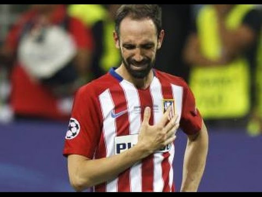 Video: Emocije ne daju mira Huanfranu nakon promašenog penala u finalu LŠ...!