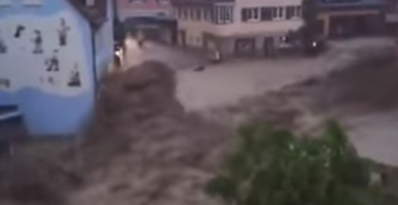Njemačka: Bujica nosila sve pred sobom, odnijela i jedan život