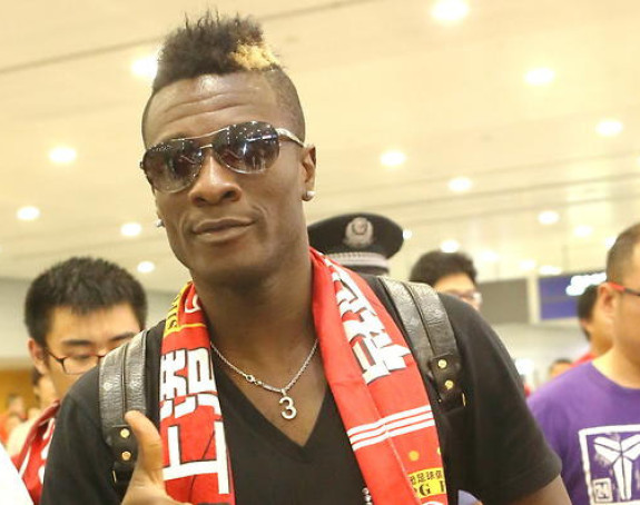 Oglas iz Kine: Na prodaju Asamoa Đan! Samo, ko je lud da ga plaća 320.000 evra nedeljno?!