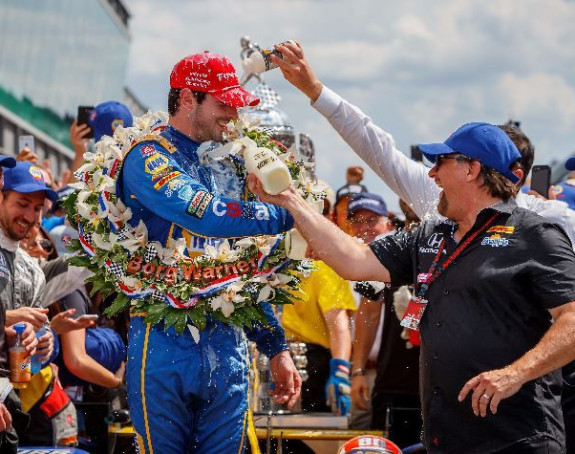 Rosi bez goriva trijumfovao na Indijanapolisu?!