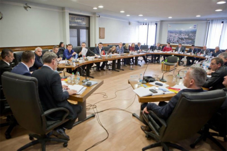 Četiri odbornika SNSD izašla iz kluba