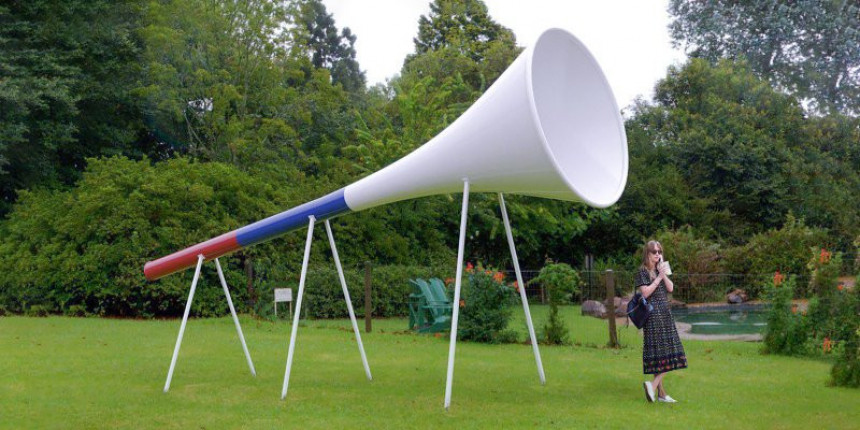 O, ne, opet vuvuzela!