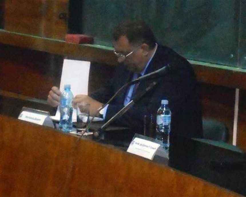 Republika Srpska samo funkcioniše