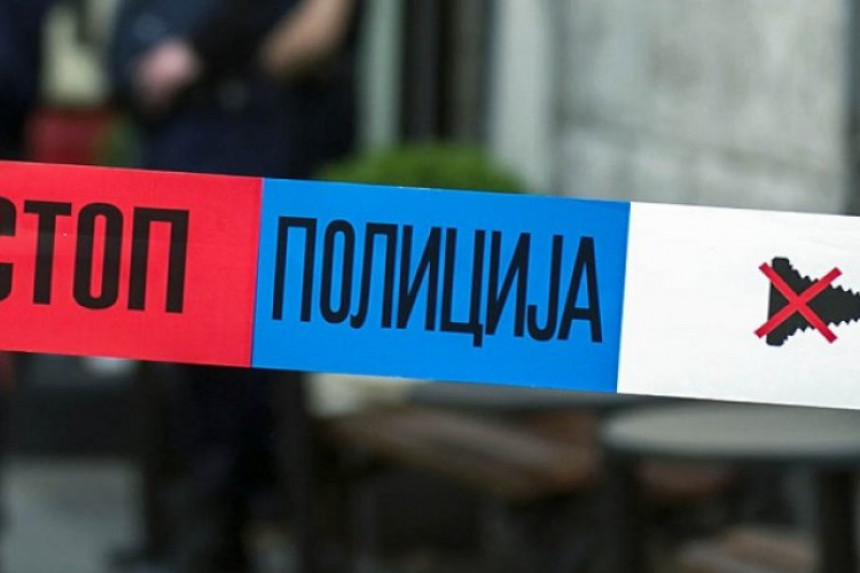 Muškarac nađen mrtav u autu