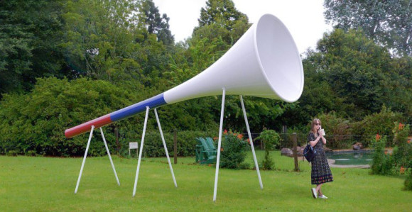 O, ne, opet vuvuzela!