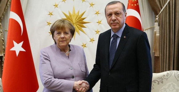 Merkelova pozvala Erdogana u Berlin