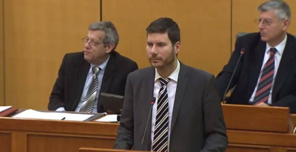 Pernar u Saboru šutio 8 minuta