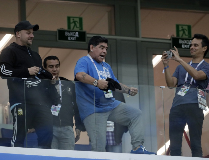 Maradona ne odustaje: Mesi, možeš ti to!
