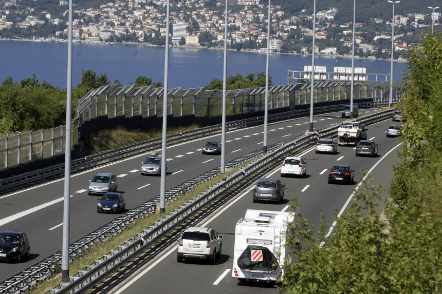 Gust saobraćaj prema Jadranu